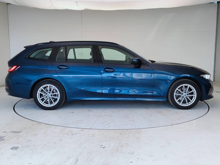 4 - BMW Serie 3 320d Touring mhev 48V xdrive auto