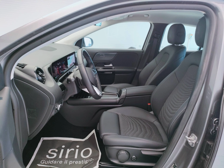 16 - Mercedes-Benz GLA 180 d Advanced auto