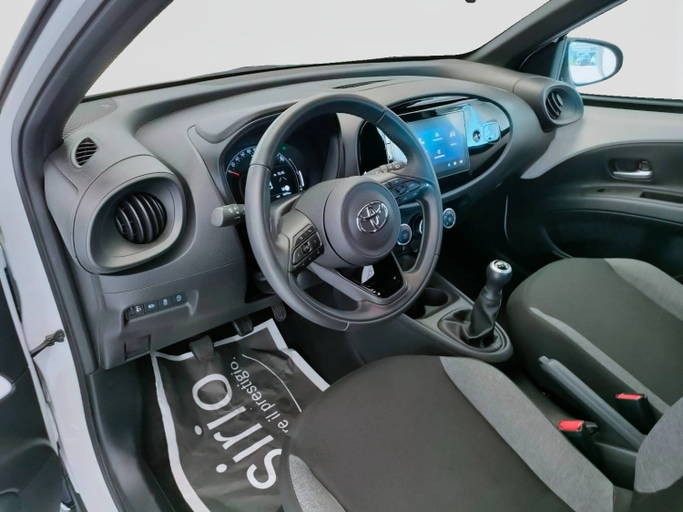 13 - Toyota Aygo X Aygo X 1.0 Active 72cv