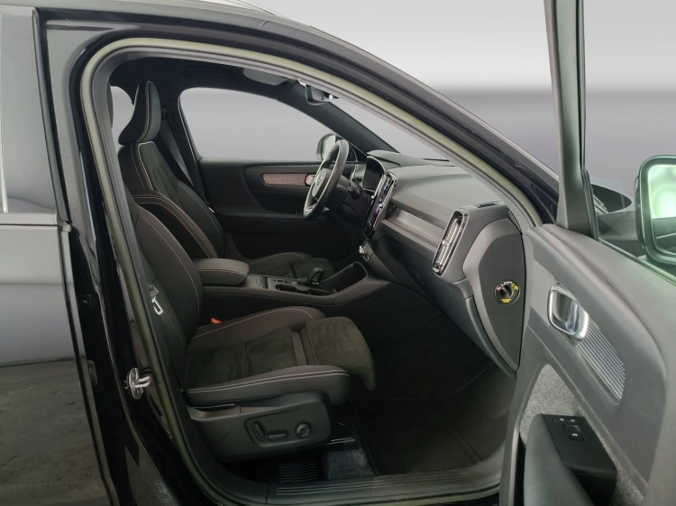 11 - Volvo XC40 XC40 2.0 b3 Core auto