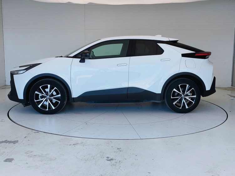 8 - Toyota C-HR C-HR 2.0 phev Trend eco fwd e-cvt