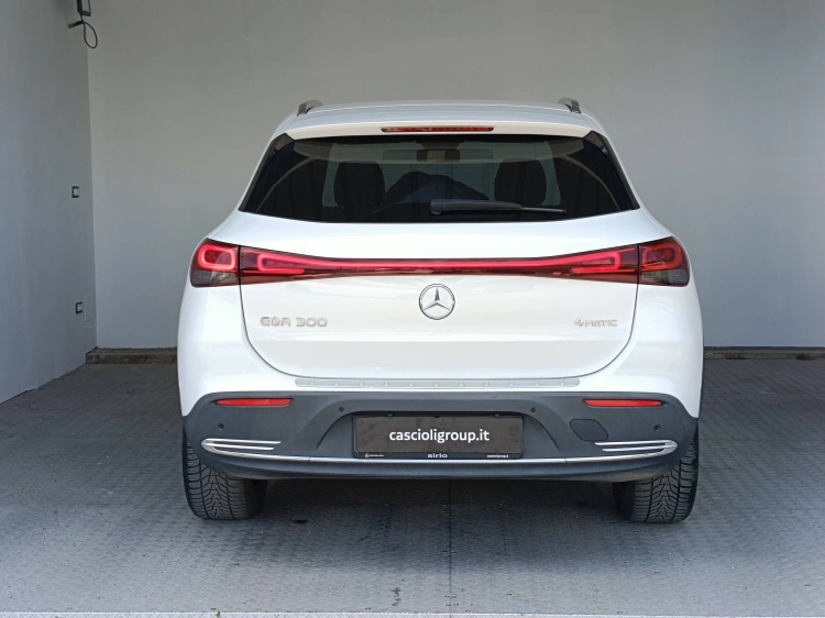 5 - Mercedes-Benz EQA 300 Sport 4matic