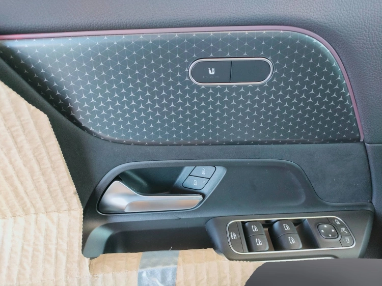 11 - Mercedes-Benz EQA 250+