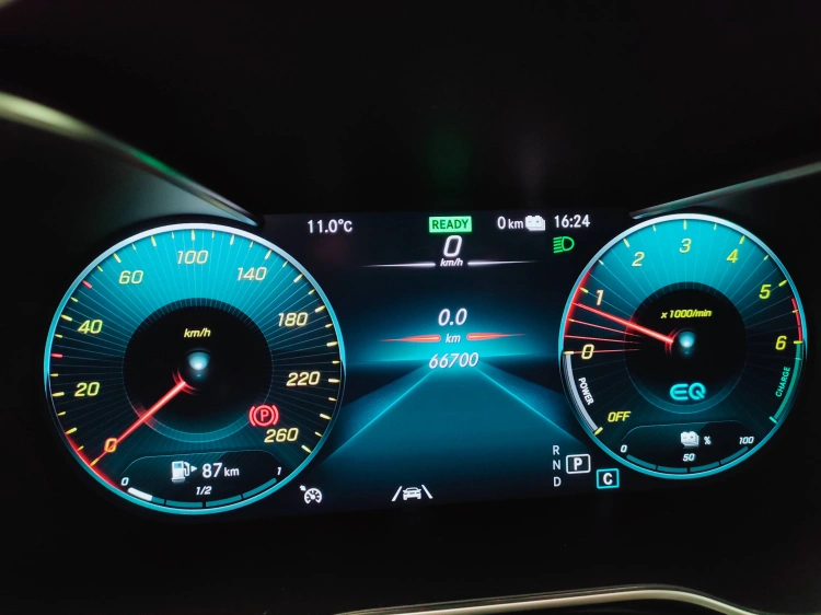 17 - Mercedes-Benz GLC Coupe 300 de phev (eq-power) Night Edition 4matic auto