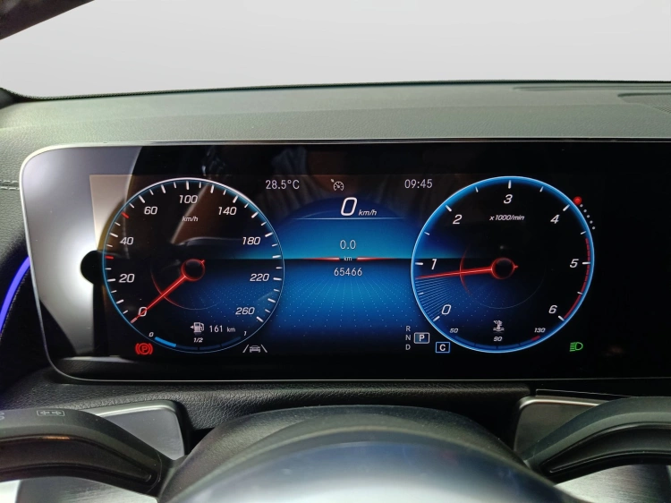 12 - Mercedes-Benz GLB 200 d Premium auto