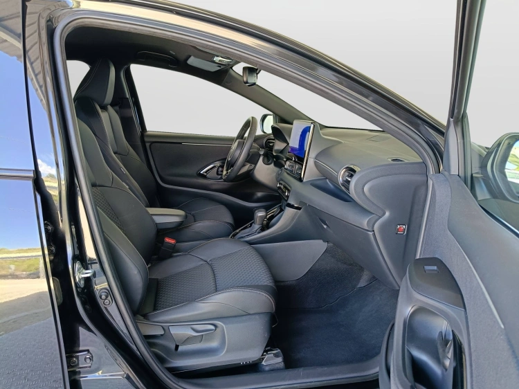 11 - Toyota Yaris TOYOTA Yaris 1.5 Hybrid 5 porte Lounge