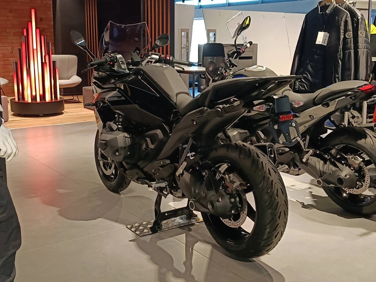 2 - BMW Motorrad RS R 1300 RS