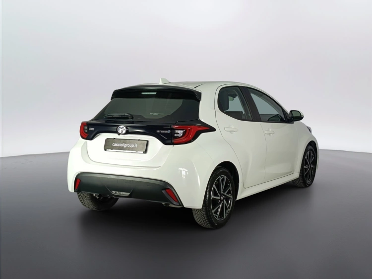 4 - Toyota Yaris Yaris 1.5h Trend