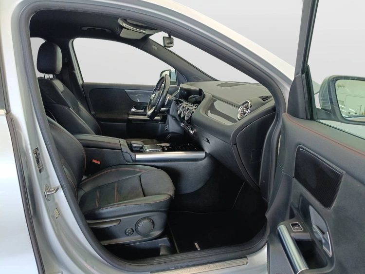 10 - Mercedes-Benz GLA 180 d Premium auto