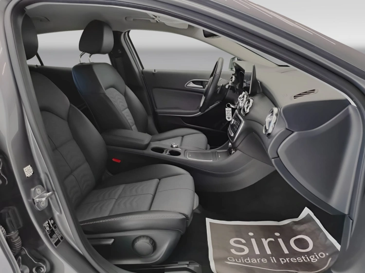 8 - Mercedes-Benz GLA 200 d Business auto