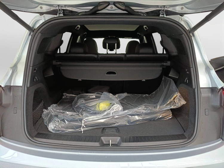 16 - Mercedes-Benz GLB 250+ con tecnologia EQ
