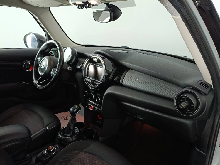 10 - MINI IV F55 Mini 1.5 Cooper D Business 5p auto