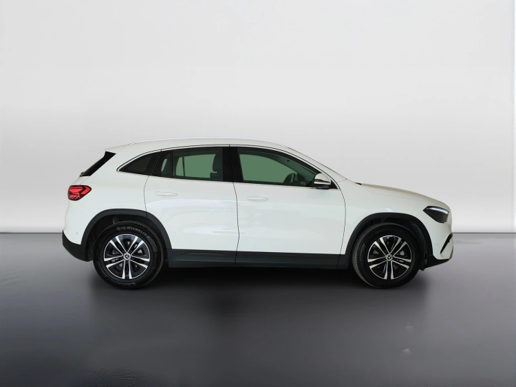 4 - Mercedes-Benz GLA 180 d Advanced auto