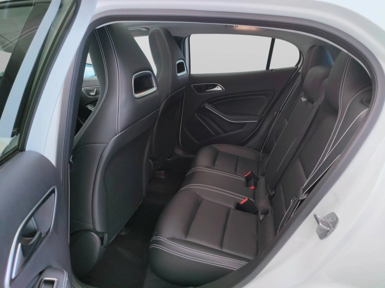 16 - Mercedes-Benz GLA 200 d Night Edition 4matic auto