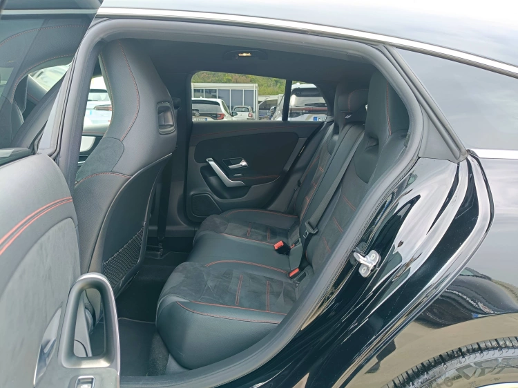 9 - Mercedes-Benz CLA Shooting Brake 200d Premium auto