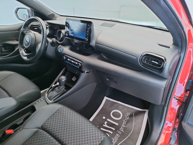 12 - Toyota Yaris Yaris 1.5h Style