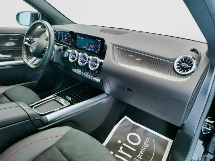 11 - Mercedes-Benz GLA 200 d AMG Line Premium auto