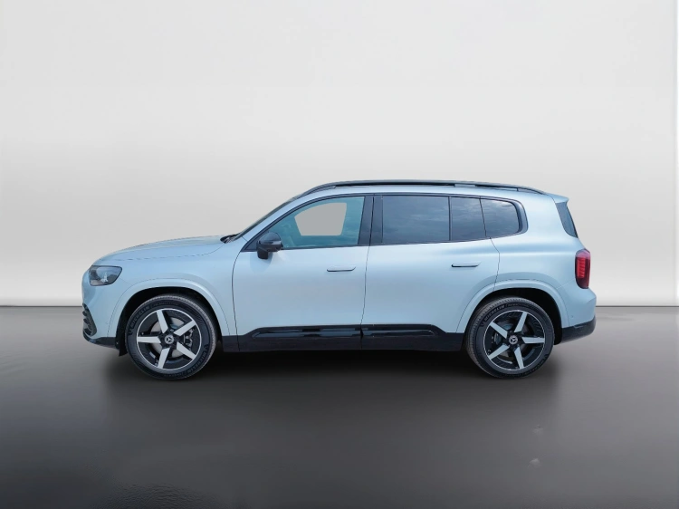 3 - Mercedes-Benz GLB 350 4MATIC con tecnologia EQ