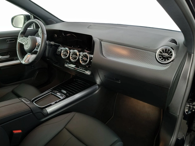 11 - Mercedes-Benz GLA 200 d Progressive Advanced Plus 4matic auto