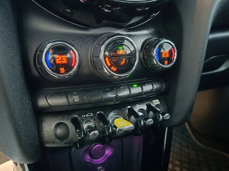 15 - MINI Cooper Mini 3p Cooper SE Classic auto