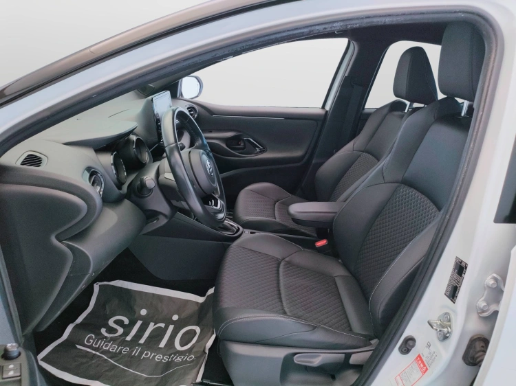 15 - Toyota Yaris Yaris 1.5h Style