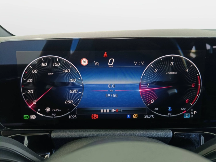 12 - Mercedes-Benz GLA 180 d AMG Line Advanced Plus auto