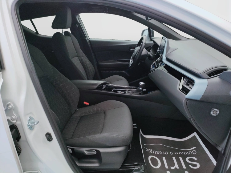 9 - Toyota C-HR C-HR 1.8h Trend e-cvt