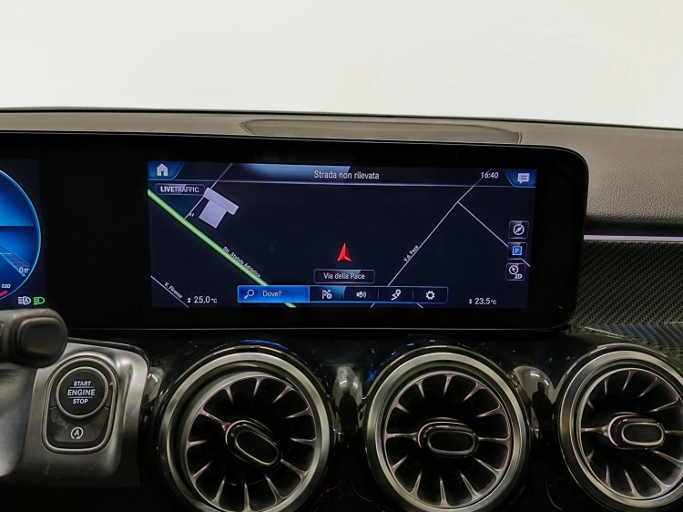 13 - Mercedes-Benz GLB 220 d Premium auto