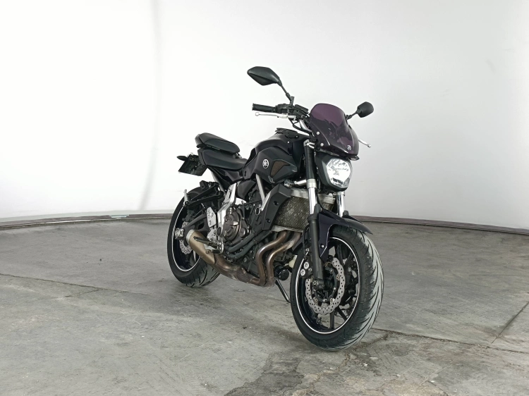 2 - Yamaha MT MT-07 690 Abs