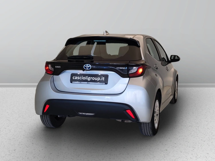 6 - Toyota Yaris Yaris 1.5h Active