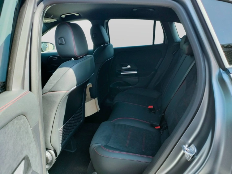10 - Mercedes-Benz GLA 200 d automatic