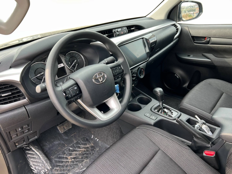 11 - Toyota Professional Hilux HILUX 2.4D A DC 4WD CMF MY24