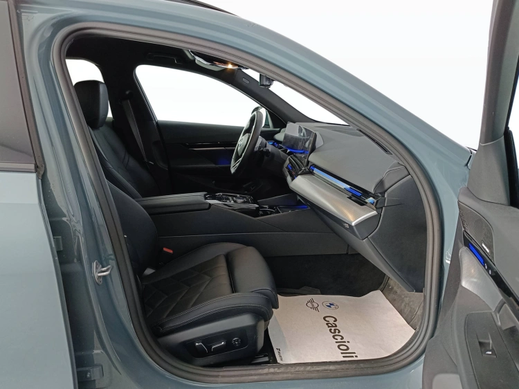 11 - BMW Serie 5 540d Touring 48V xdrive MSport auto