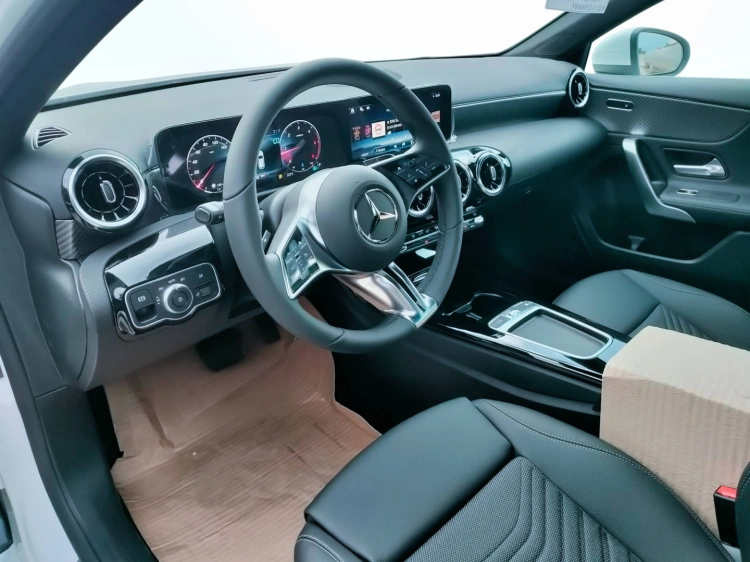 9 - Mercedes-Benz Classe A 180 d Automatic