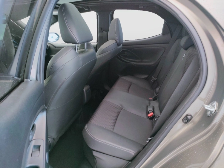14 - Toyota Yaris Yaris 1.5h Lounge