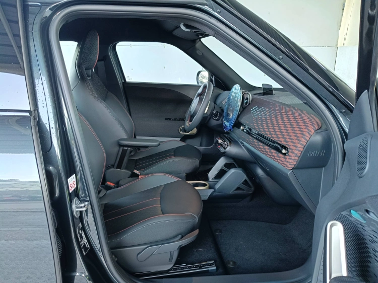 11 - MINI Aceman ACEMAN E