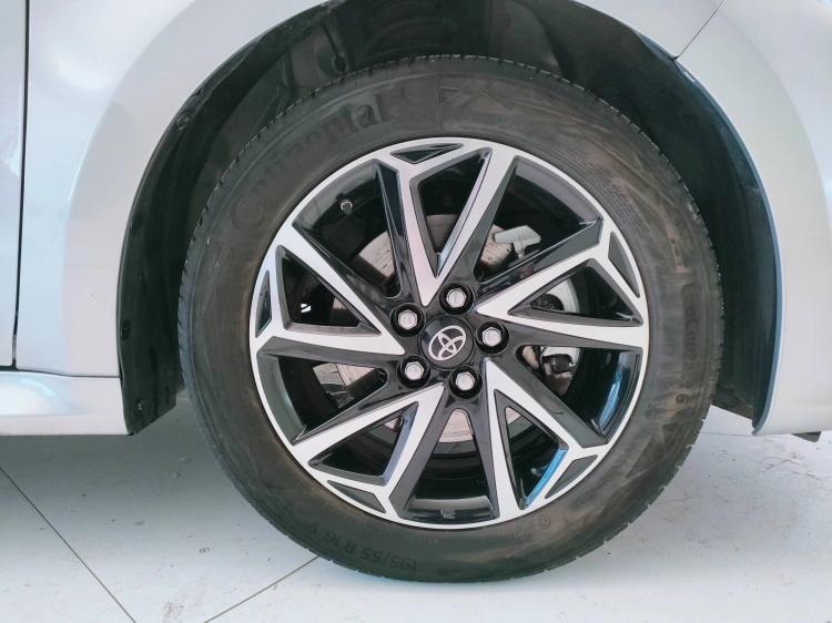 8 - Toyota Yaris Yaris 1.5h Trend