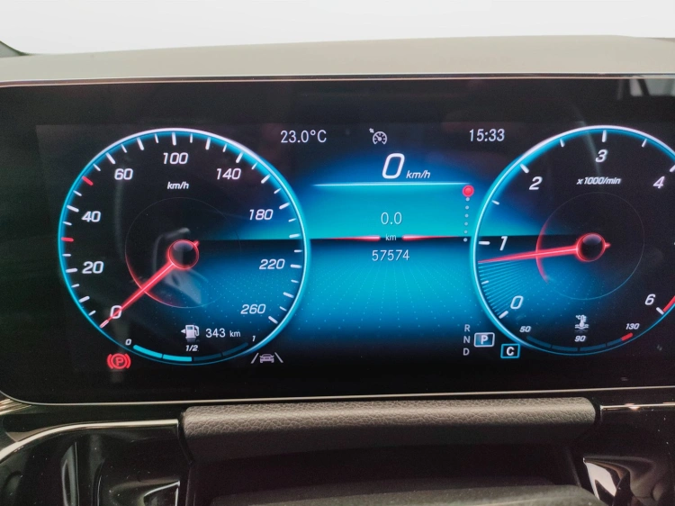 19 - Mercedes-Benz GLA 200 d Premium 4matic auto