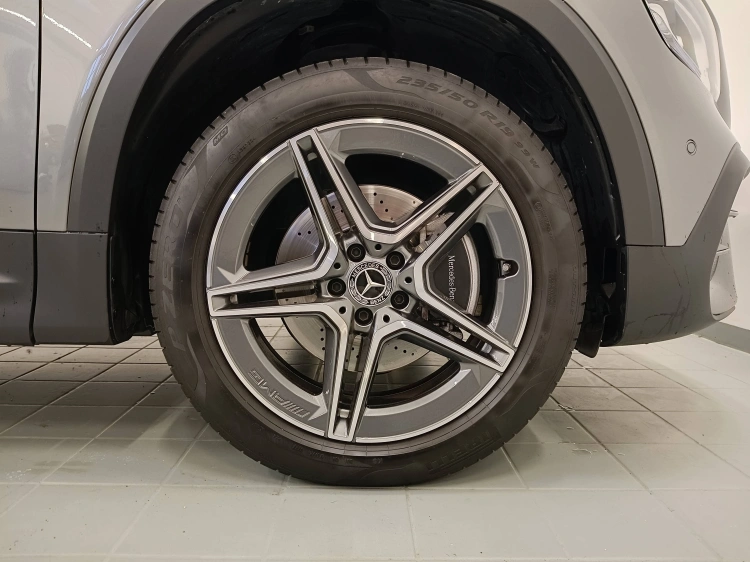 18 - Mercedes-Benz GLB 200 d Premium auto