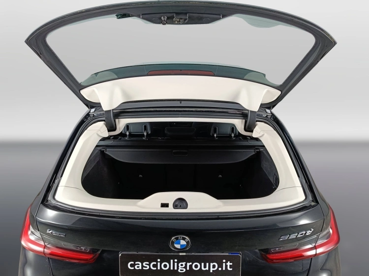20 - BMW Serie 3 320d Touring mhev 48V xdrive Luxury auto