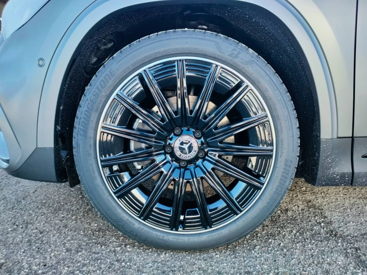 7 - Mercedes-Benz GLA 200 d automatic