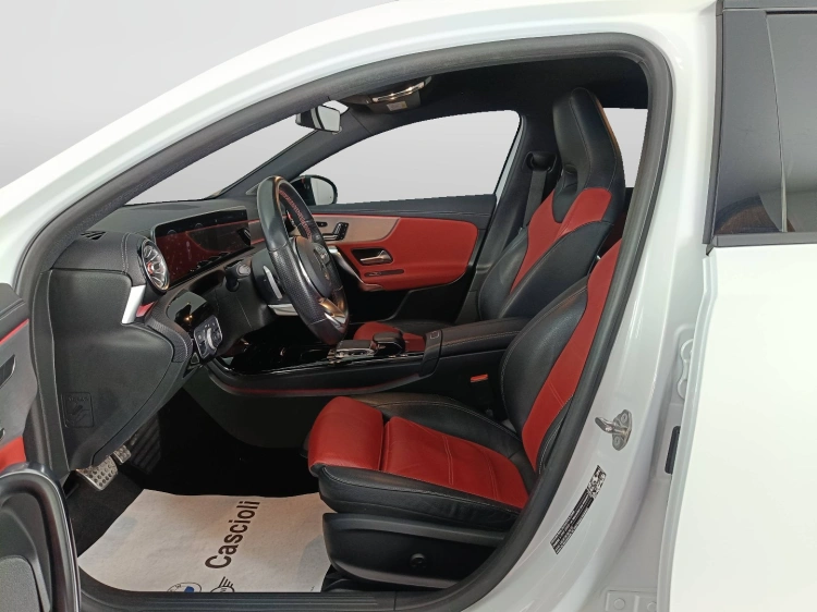 8 - Mercedes-Benz Classe A 180 d Premium auto