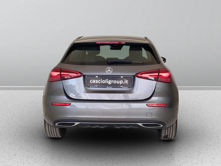 4 - Mercedes-Benz Classe A 250 e con tecnologia ibrida EQ