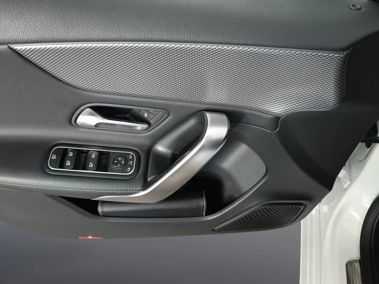 18 - Mercedes-Benz Classe A 180 d Sport Extra auto