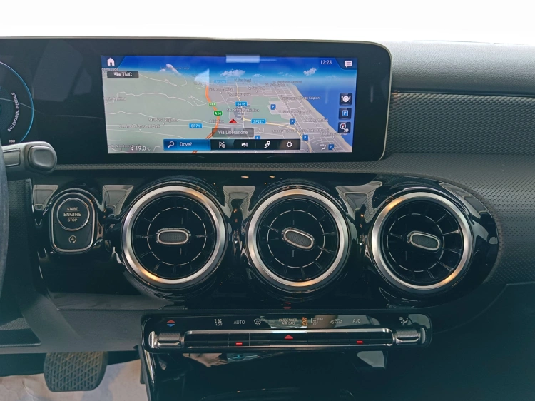 13 - Mercedes-Benz Classe A 180 d Sport auto