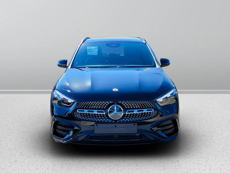 2 - Mercedes-Benz GLA 200 d automatic