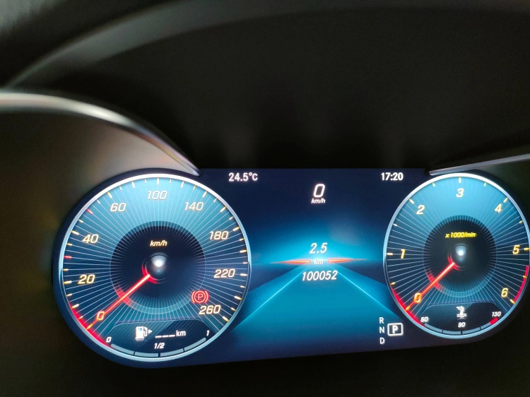 16 - Mercedes-Benz Classe C 220 d Premium auto