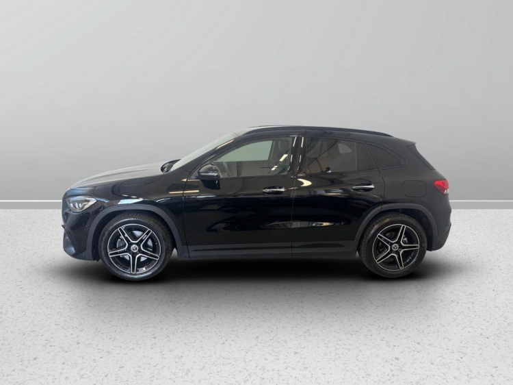 9 - Mercedes-Benz GLA 200 d Premium auto
