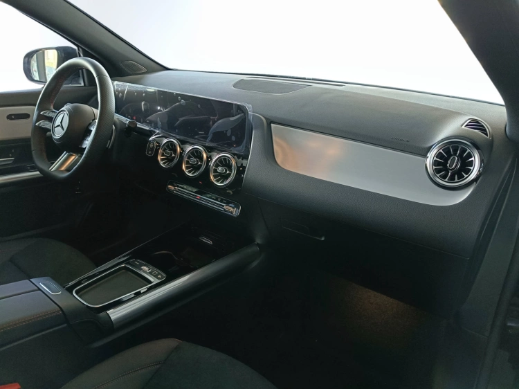 10 - Mercedes-Benz GLA 200 d Automatic 4MATIC