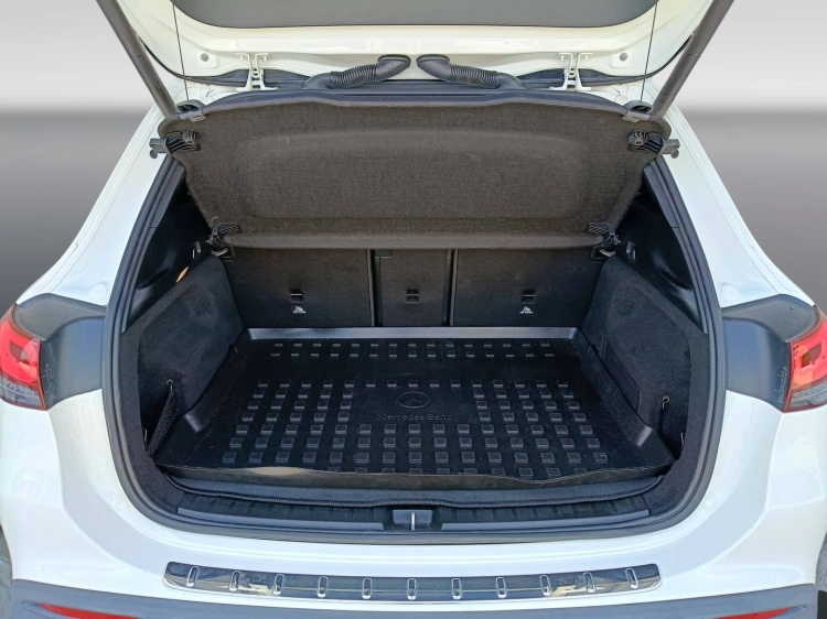 22 - Mercedes-Benz EQA 300 Sport 4matic